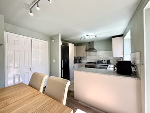 Dining Kitchen- click for photo gallery